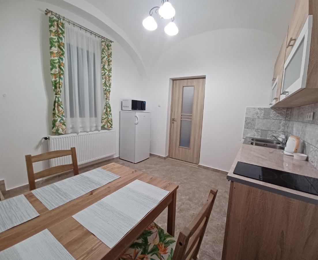 RÁD-VÁR Apartmanház Eger Exterior foto